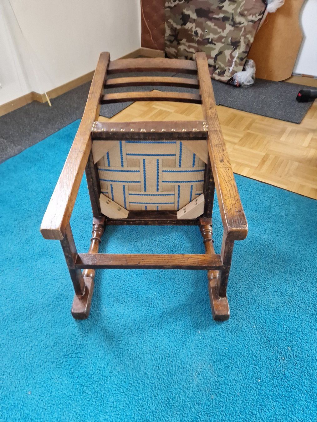 Chaises: Stuhl Holz mit Lederpolster – D'occasion à Aefligen par Akoni 3