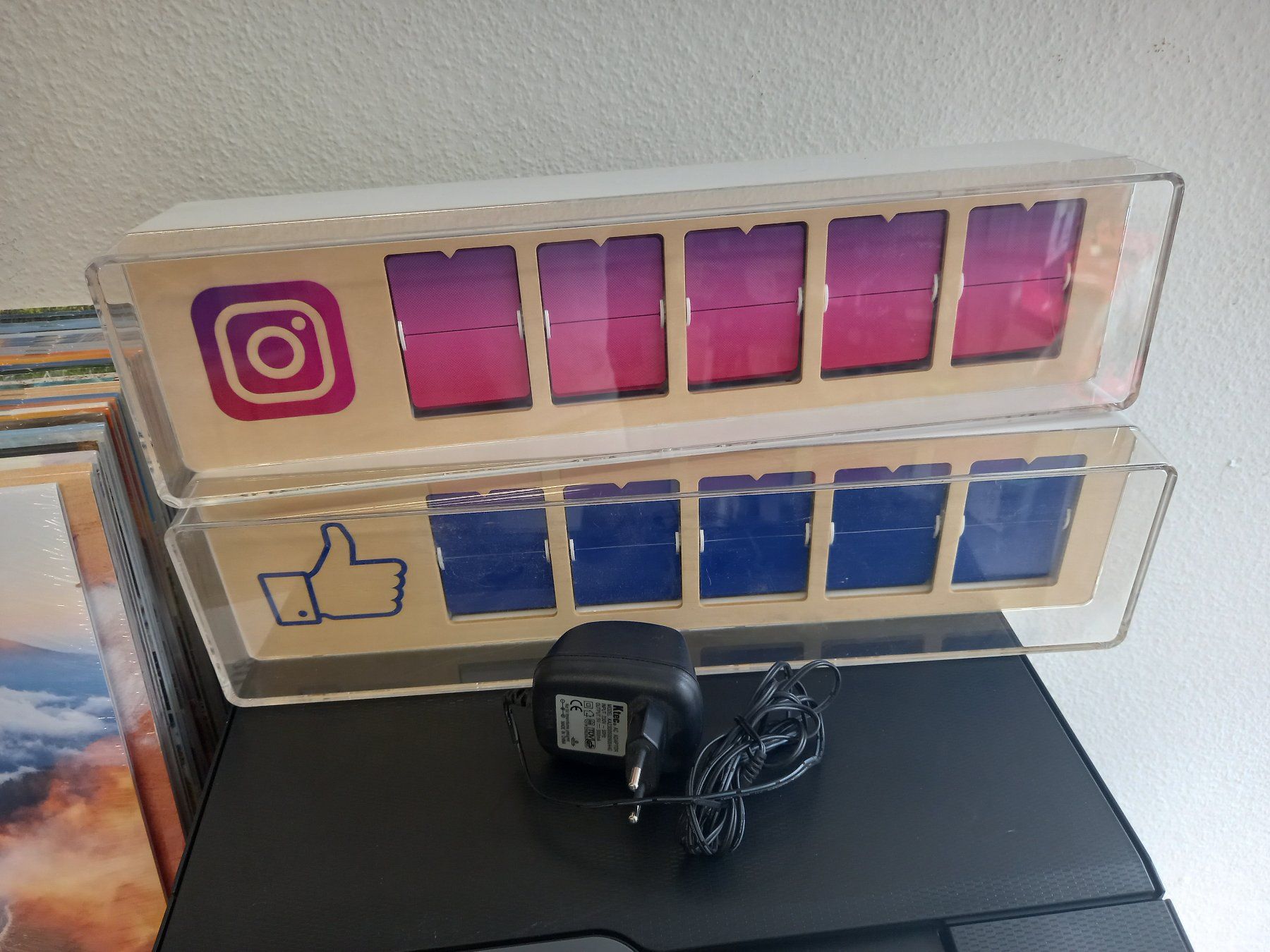 Tutte le macchine: 2x Smiirl Counter Instagram Facebook – Usato da Prez-vers-Siviriez venduto da Monija70