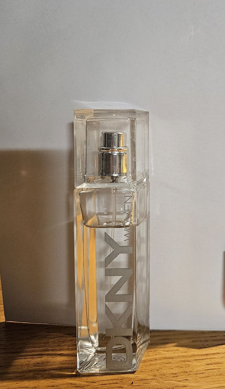 DKNY Parfum & Eau de Toilette: DKNY Parfum – Gebraucht aus Bern von Kolibriiii 2