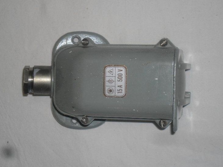 Stecker: 400 Volt - Wand-Steckdose , 15 A , 5 polig , Metall – Gebraucht aus Büren SO von omsa