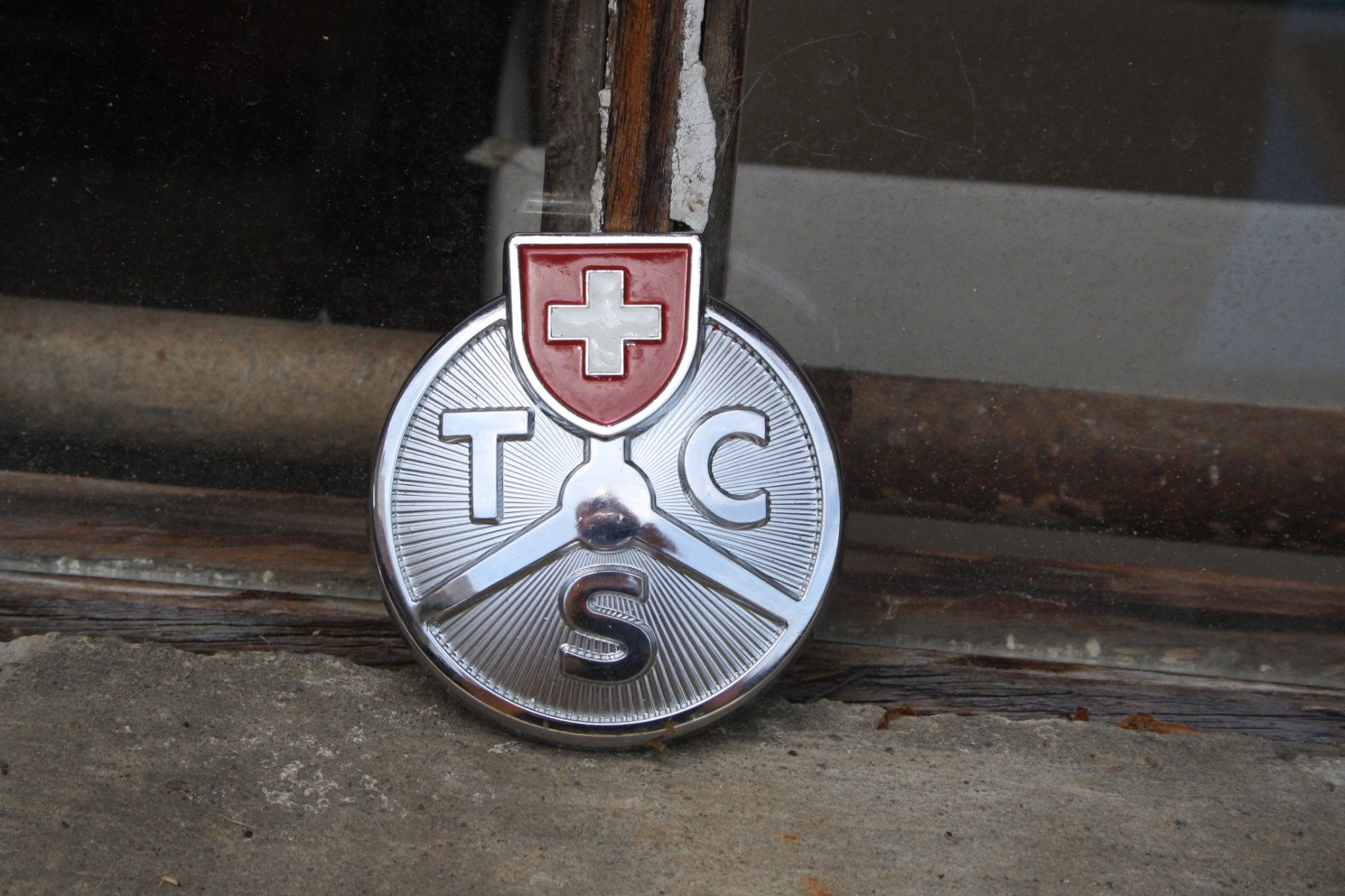 TCS Insegne: TCS EMBLEM  VINTAGE FÜR OLDTIMER – Usato da Wauwil venduto da Pneuedy 3