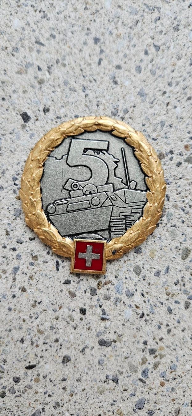 Schweizer Armee Placchette & Badge: *** Beretemblem Gold Offizier Schweizer Armee *** – Nuovo e nell'imballaggio originale da Riedholz venduto da fr_sIruP