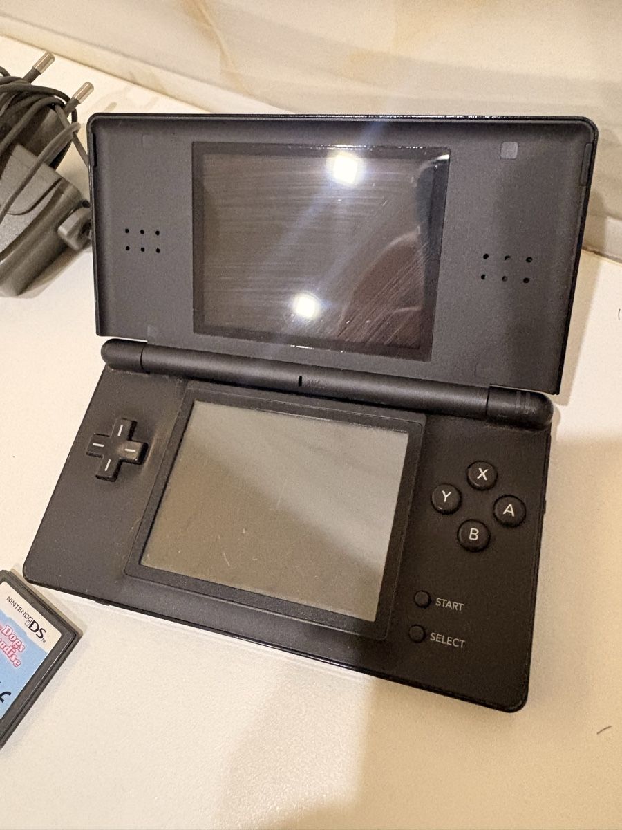 Nintendo Consoles: NINTENDO DS LITE+CHARGEUR+4JEUX – D'occasion à Dompierre FR par PRiT_Madara 2
