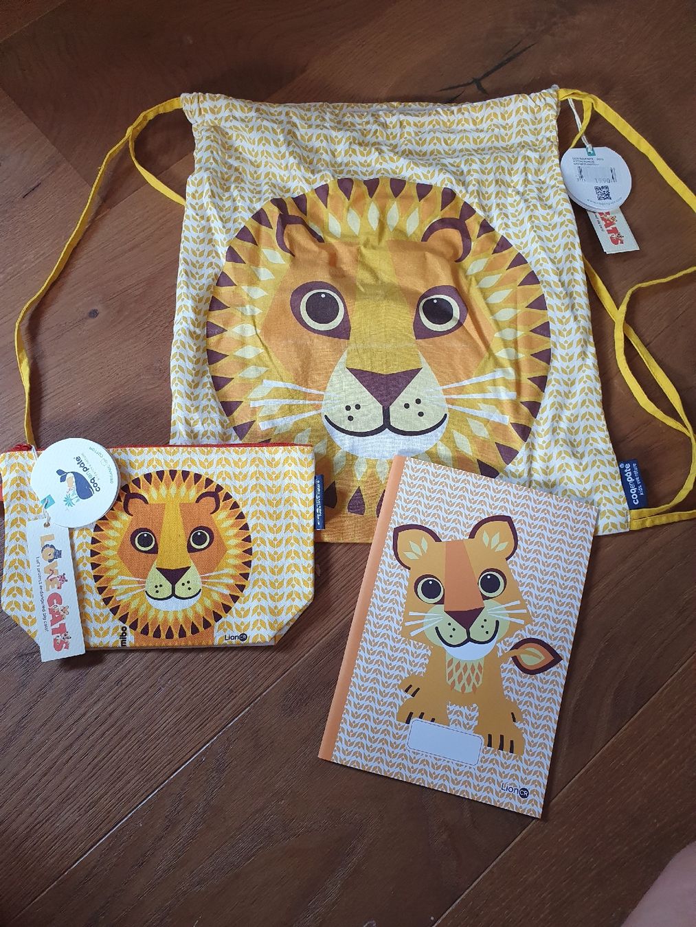 Borse & Zaini: Lion Rucksack mit Stift Etui und Heft – Nuovo e nell'imballaggio originale da Oberurnen venduto da Psamira