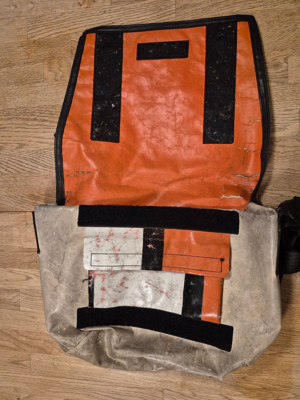 Freitag Taschen: Freitag Tasche, Velo-Courrier, A4 & A3 Format, Messenger-bag – Gebraucht aus Zürich von Korallenfisch 4