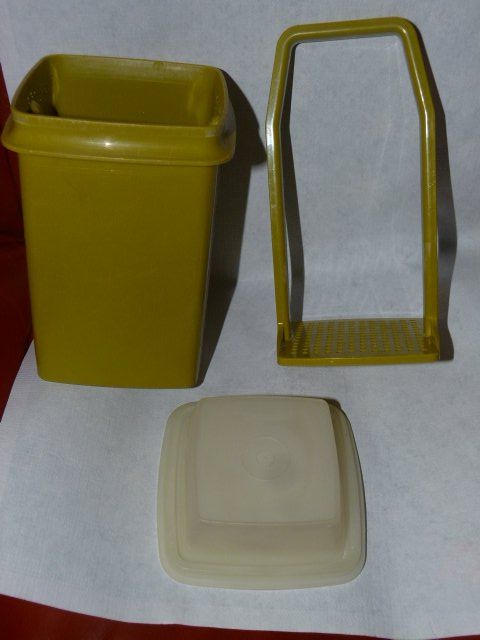 Tupperware Contenitori & Simili: Tupperware Gurkenlift Pikantus – Usato da Nunningen venduto da Ave51 2