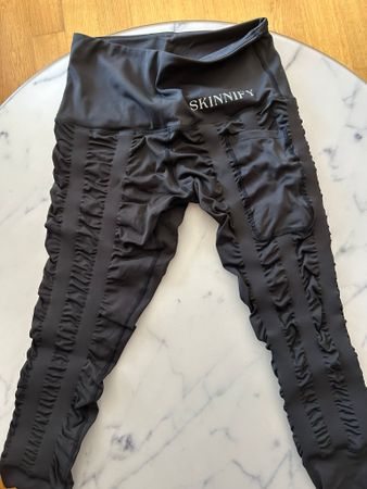 Leggings SKINNIFY Schwarz Grösse S ohne Bändel NEU
