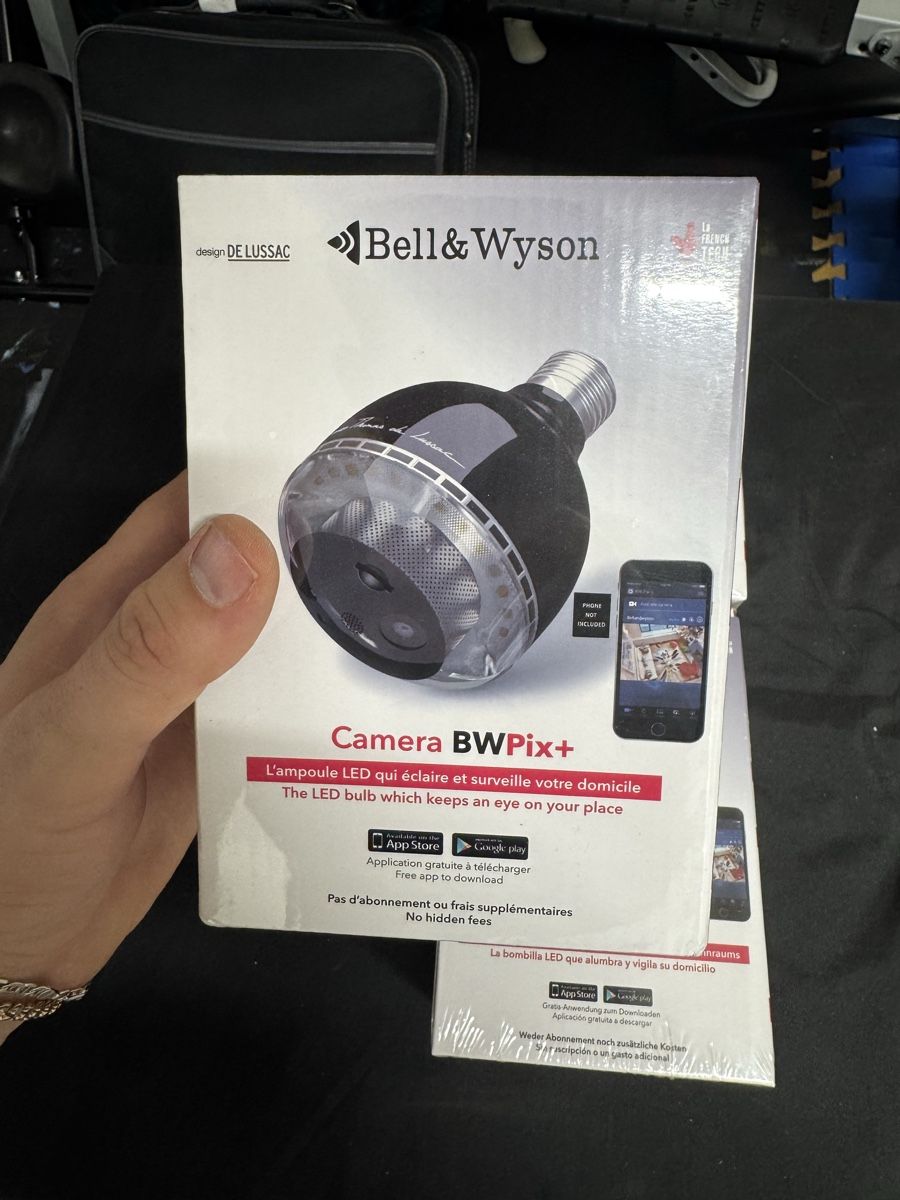 Fotocamera: 4 Camera - Security Light Bulb, New! – Nuovo e nell'imballaggio originale da Seuzach venduto da kaufes8 2