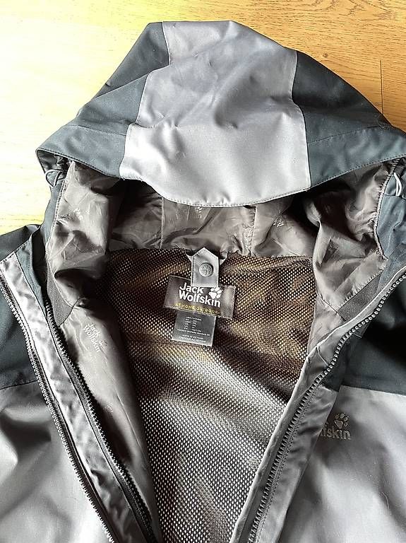 Giacche: Jack Wolfskin - Wind/Regenjacke 3XL – Usato da Thun venduto da eintrachtfrankfurt 2