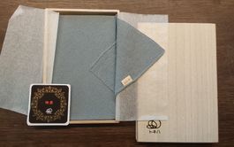 Seidenfoulard aus Japan neu und originalverpackt grau