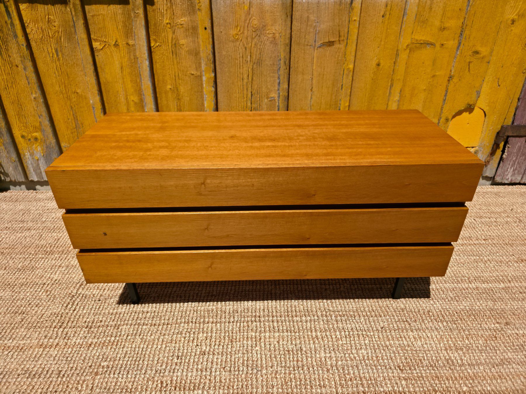 Cassettiere: Mid Century  Minimalist Sideboard Nussbaum – Usato da Haslen AI venduto da Vintagelix 2
