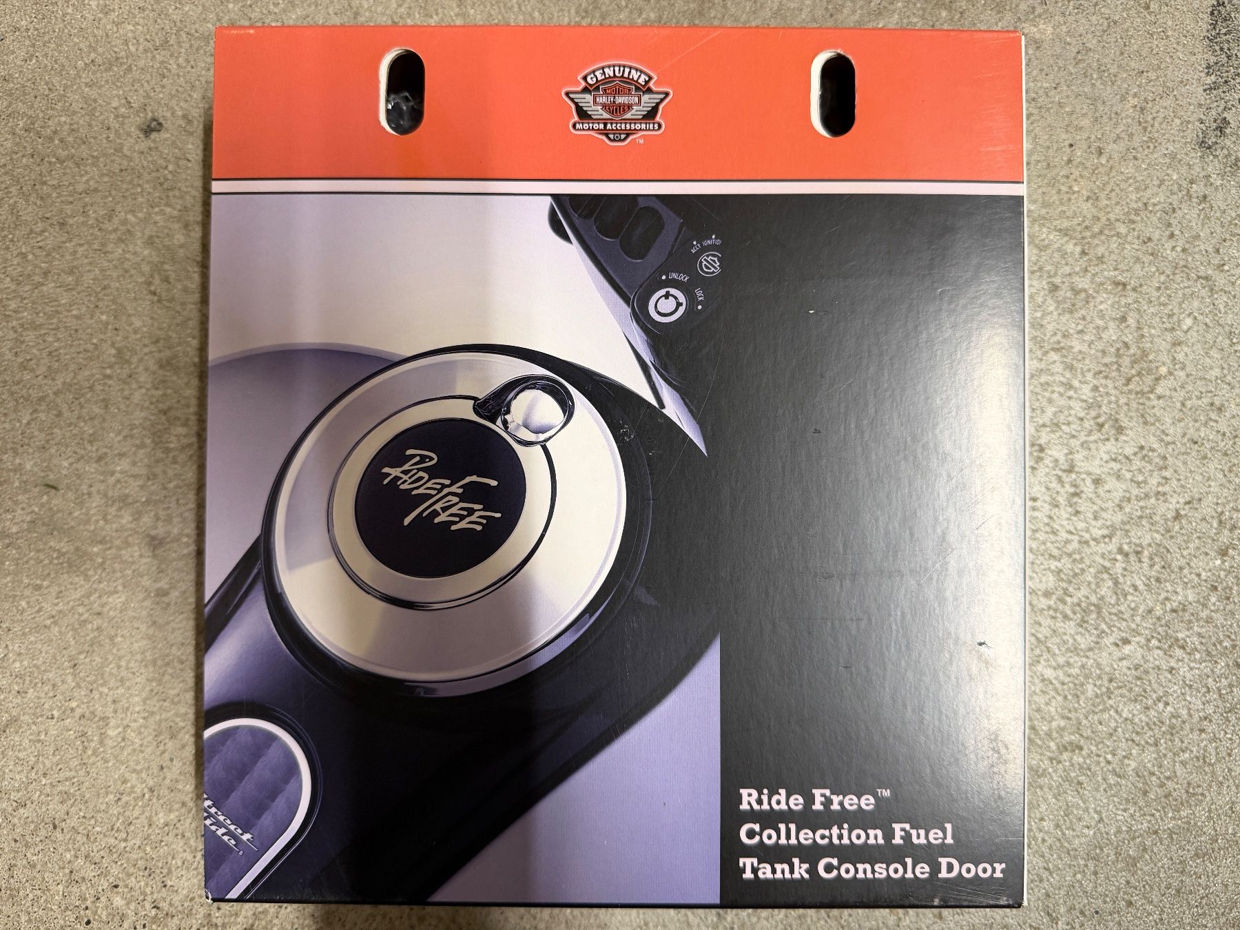 Harley-Davidson Tutti i ricambio per moto: 70900843 Harley-Davidson Tankkonsole – Nuovo e nell'imballaggio originale da Ostermundigen venduto da jas_9j7d 1
