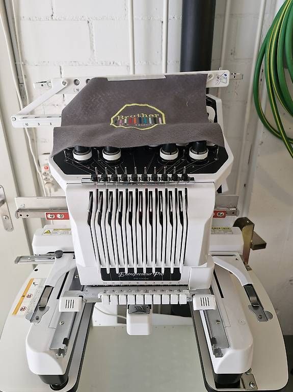 Tutte le macchine: Stickmaschine Brother PR-1000 – Usato da Willerzell venduto da Marzipan12
