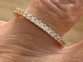 Luxus Elegante gr.18/8 Ring Zirkonia Memoire Goldfarben