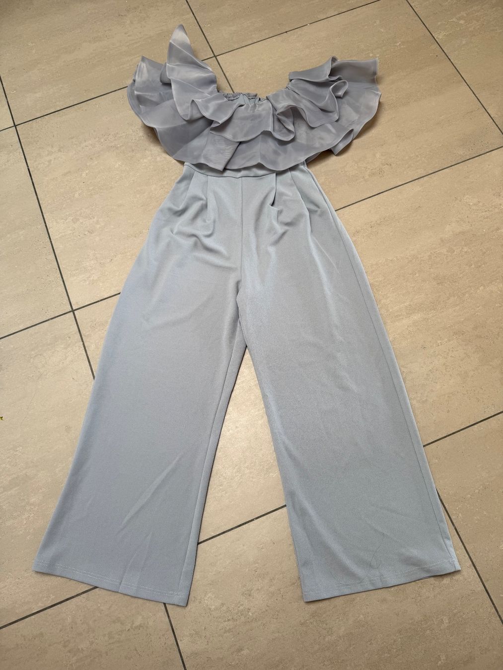 Tute: Boho Jumpsuit mit Chiffonkragen – Usato da Sigriswil venduto da ck56 1