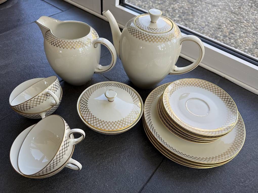 Set di piatti: Kaffeeservice mit Goldmalerei – Usato da Reinach BL venduto da Beutling 3