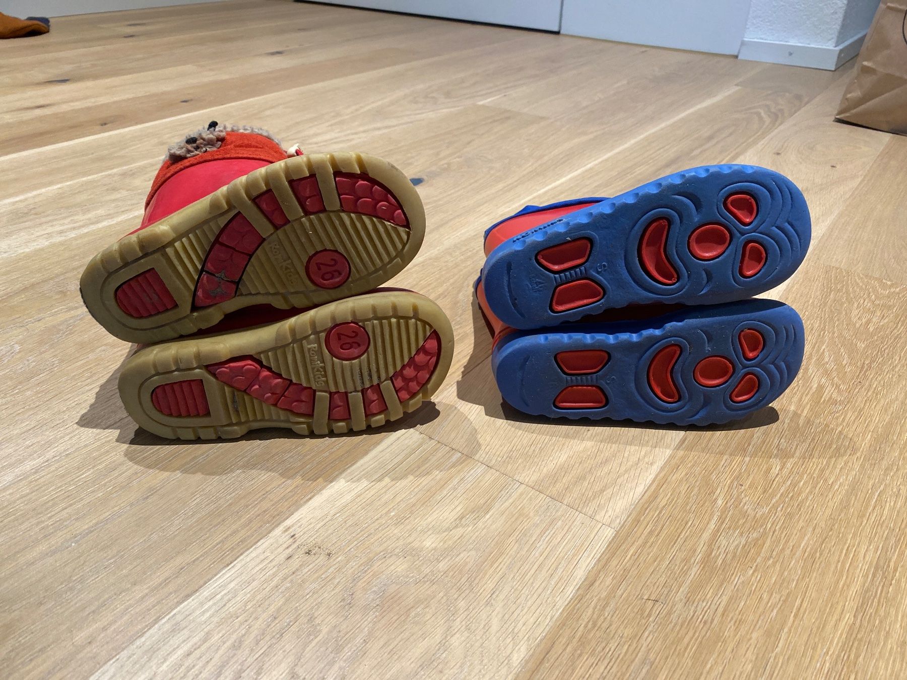 Schuhe für Jungen: Schuhset Grösse 26 – Gebraucht aus Bolligen von Noeggeli10 1