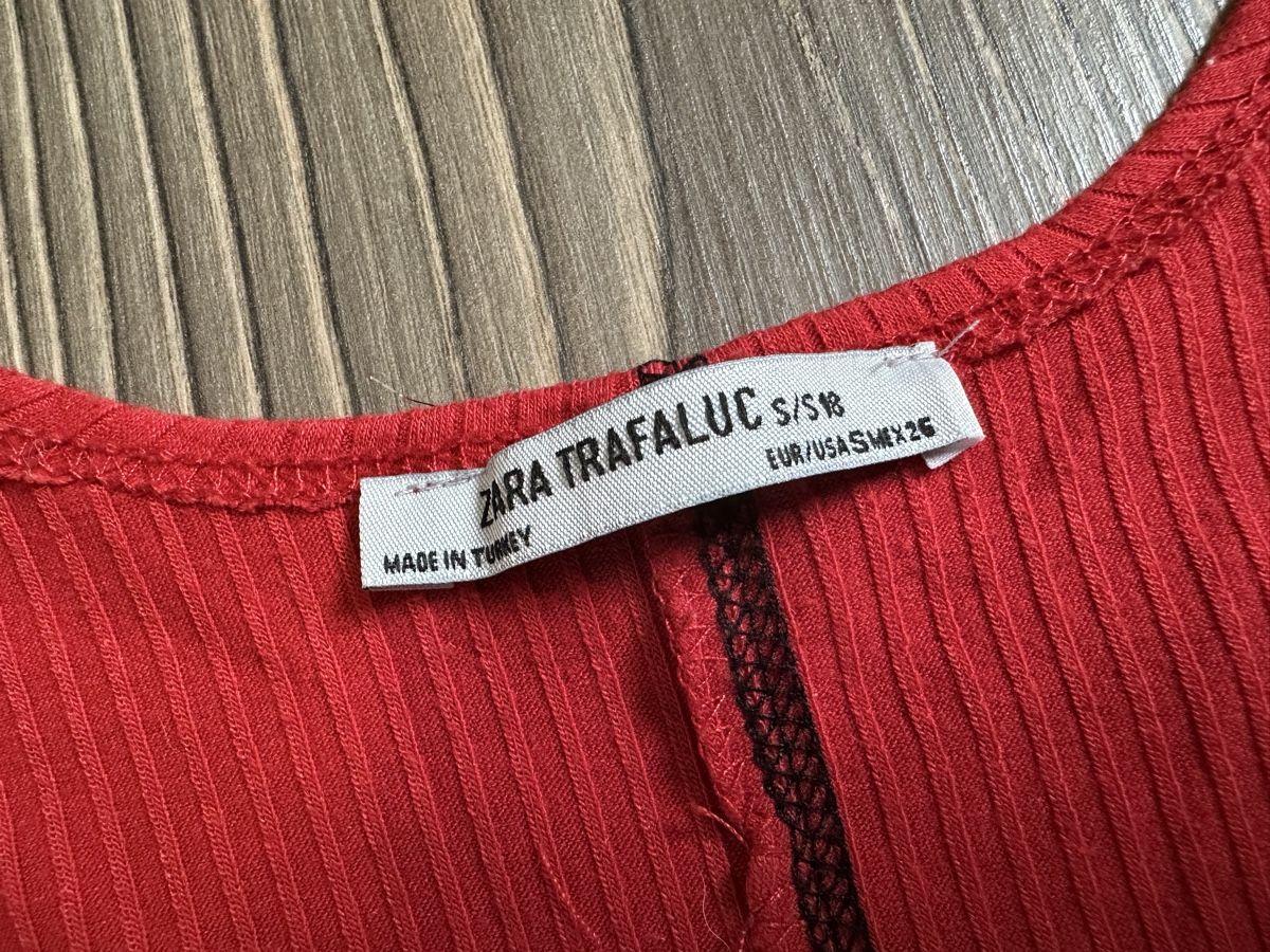 Zara Tops: Zara Top, Rot mit schwarzen Nähten Gr. S – Gebraucht aus Schaanwald von ael248 1
