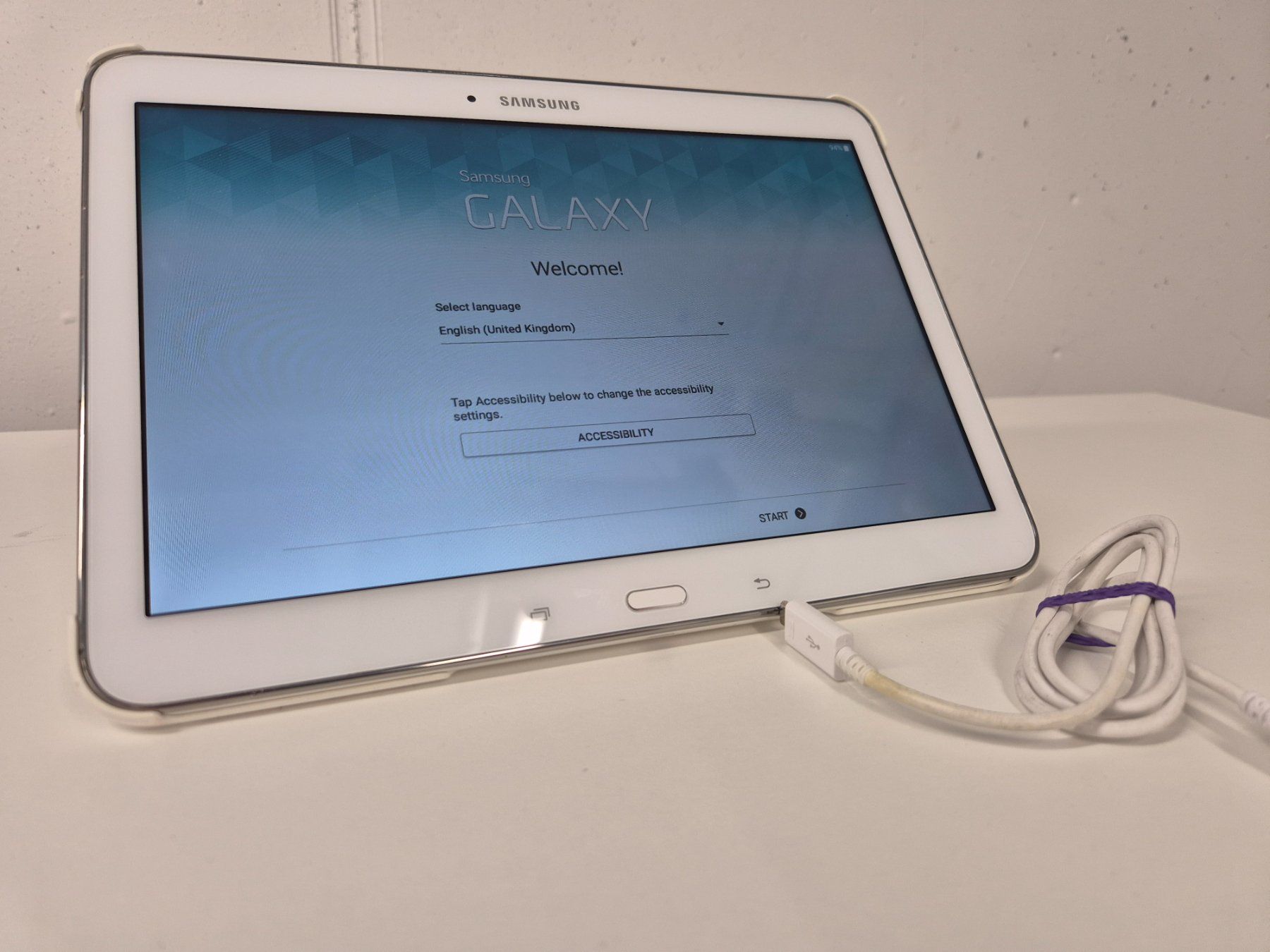 Samsung Tablet PC: Samsung Galaxy Tab 4 mit Hülle – Gebraucht aus Sitterdorf von Lenggi7
