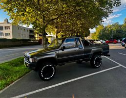 Toyota Hilux 4WD ExtraCab Pickup 1987