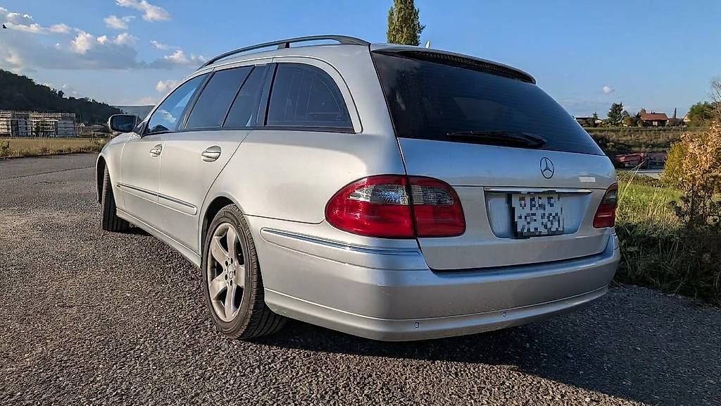 Autos: Mercedes Benz E220CDI Avantgarde – D'occasion à Seon par lugath 1