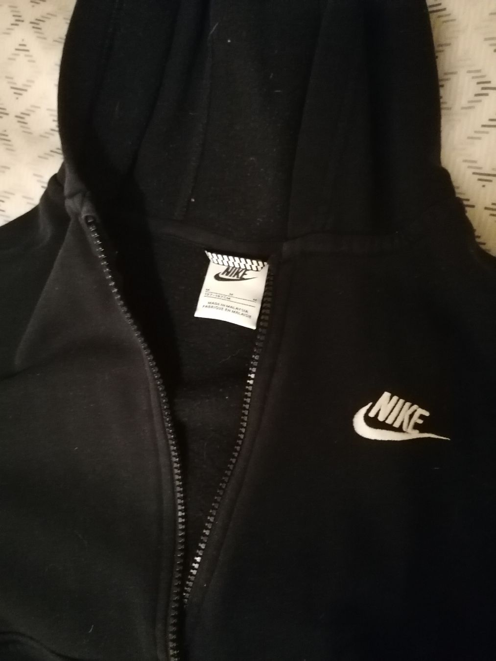 Nike Maglioni & Felpe: Nike hoodie 135 – Usato da Sempach venduto da .1SecondBrands. 1