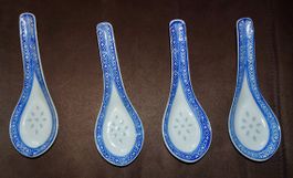 Lot de 4 cuillères chinoises vintage en porcelaine