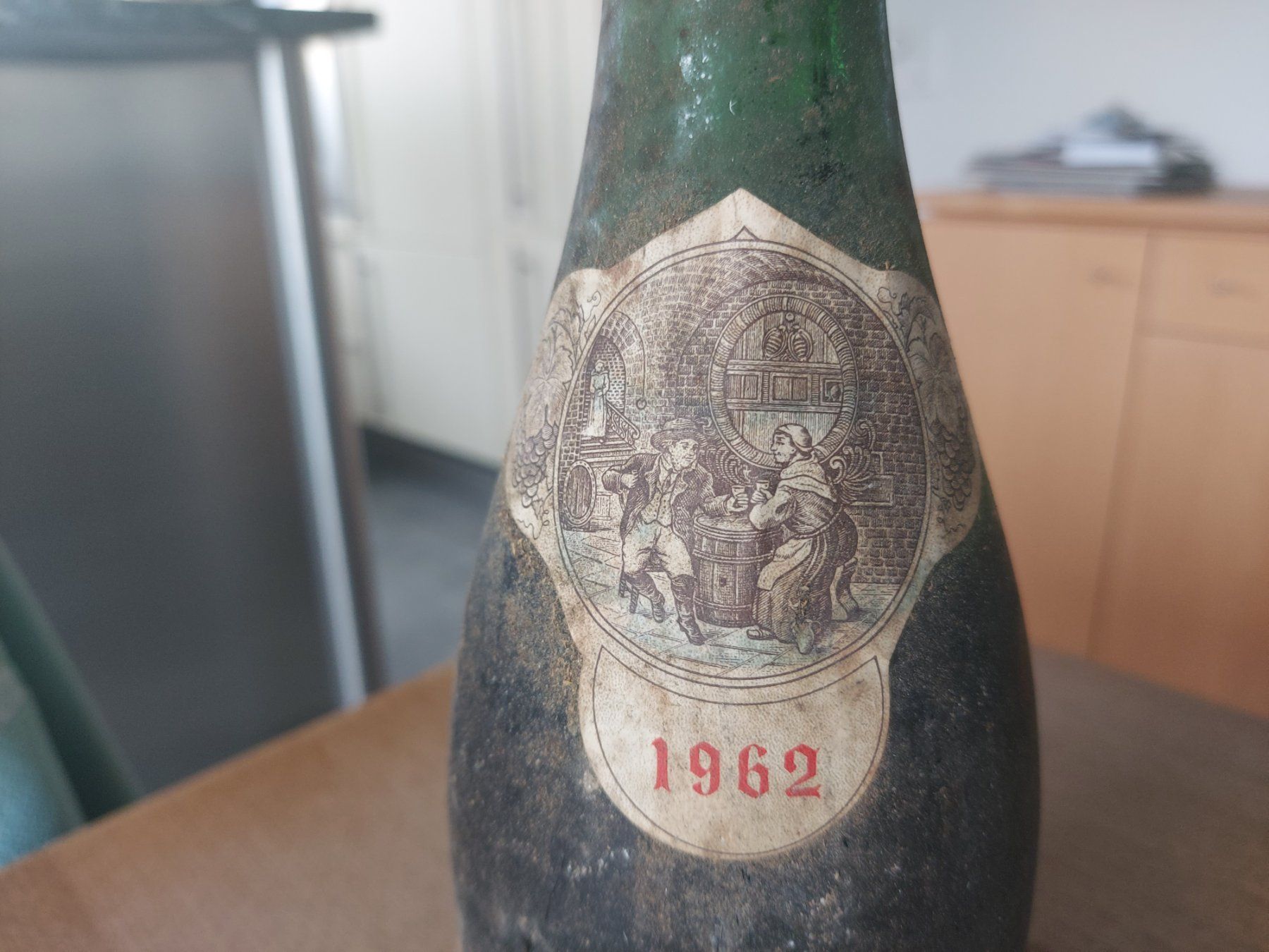 Vino: Rotwein Flasche von 1962 – Usato da Wilen b. Wollerau venduto da 4banger 2