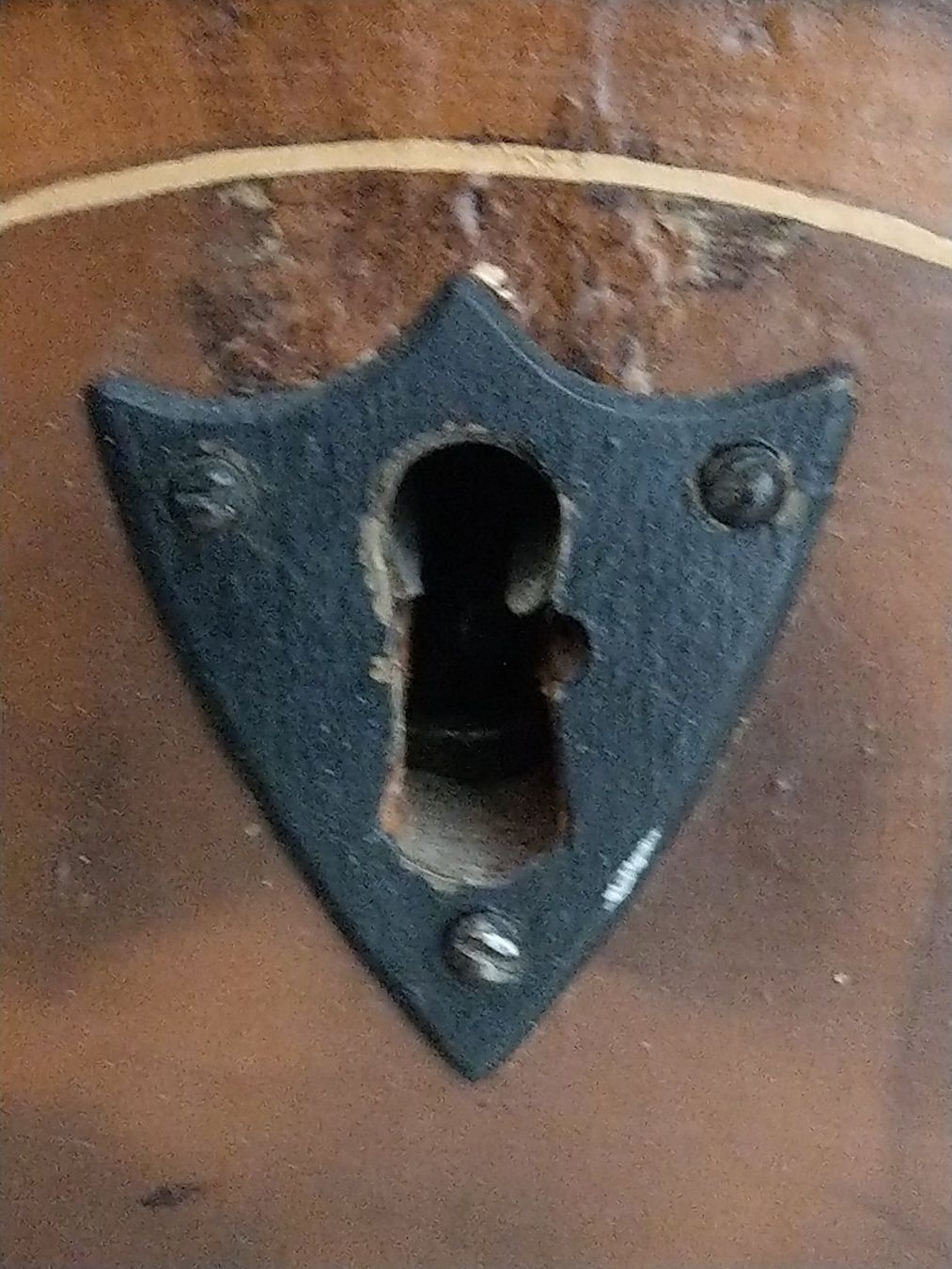 Cassapanche: Antike Truhe Jg. 1868 mit Schloss – Usato da Bern venduto da Saxeton 7