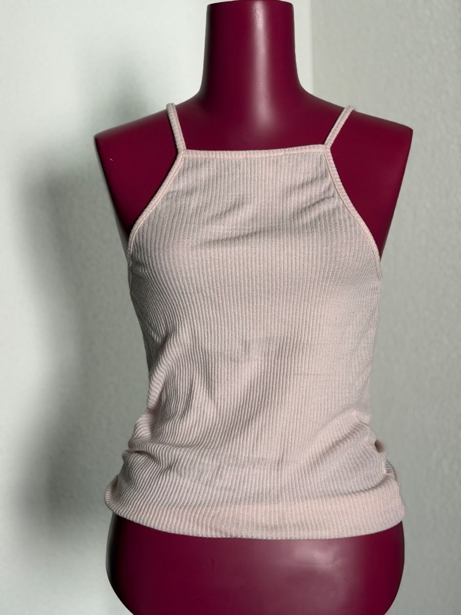 Top: Subdued Top – Nuovo (secondo la descrizione) da Niederuzwil venduto da Lisascloset