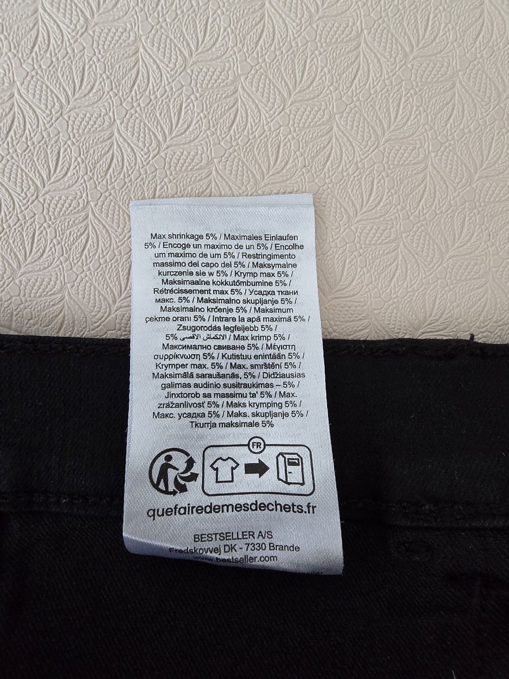 Only Pantaloni: Caprihosen von Only Grösse M schwarz Jeansoptik elastisch – Usato da Lenzburg venduto da Lavendercupcake 9