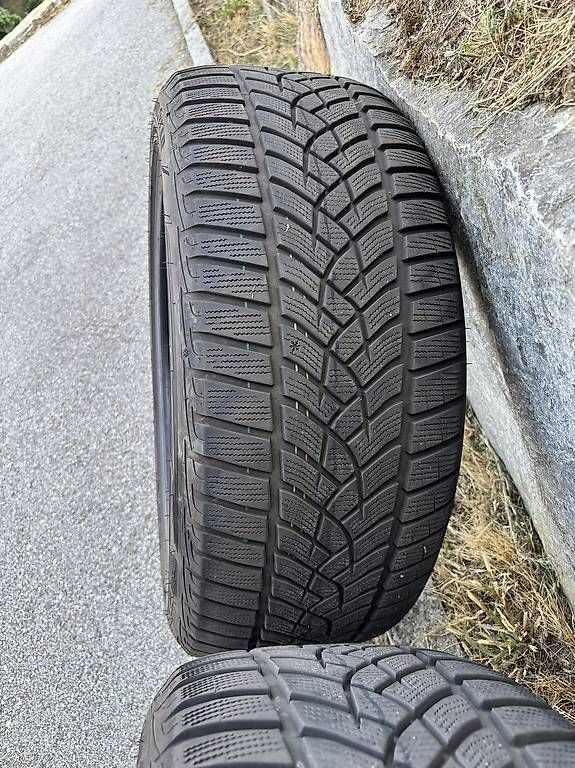 Pneus & Roues: 2 pneus hiver GoodYear 255 45 20 – D'occasion à Flanthey par rs4_78 2