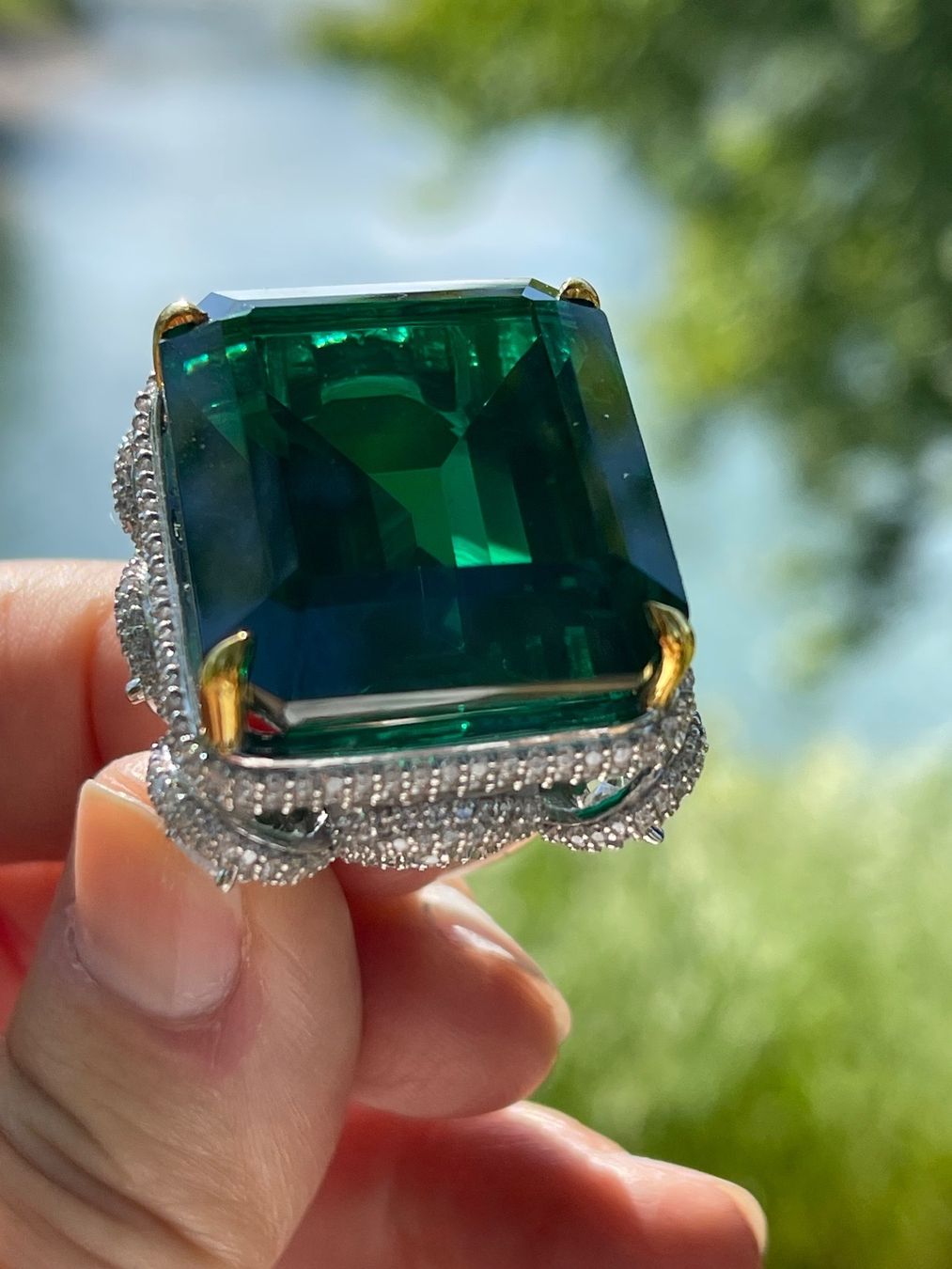 Llan Valls Joies Ringe: MAXI 70cts Nano-Emerald & Lab Diamonds SS925 Gold Ring – Neu (gemäss Beschreibung) aus Birsfelden von Brut-Reserve 5