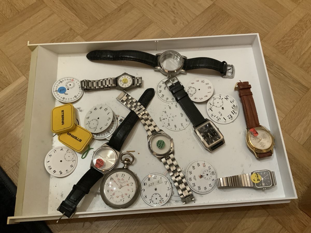 Orologi: Kiste mit diversen Uhren, Armbänder, Teile – Difettoso da Oberengstringen venduto da krumpaszky 3