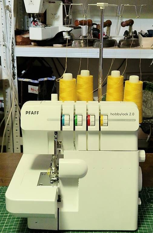 Pfaff Machines à coudre: Overlock Nähmaschine Pfaff Hobbylock 2.0 – D'occasion à Frenkendorf par Mineralwasser