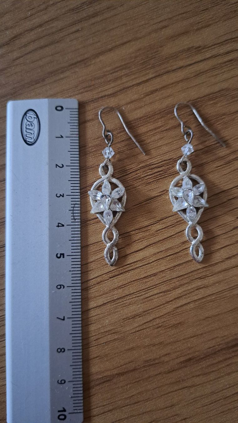 Orecchini pendenti & Orecchini a lobo: Silberfarbene Ohrhänger mit Glitzersteinchen, neuwertig – Usato da Zürich venduto da Lamone68 1