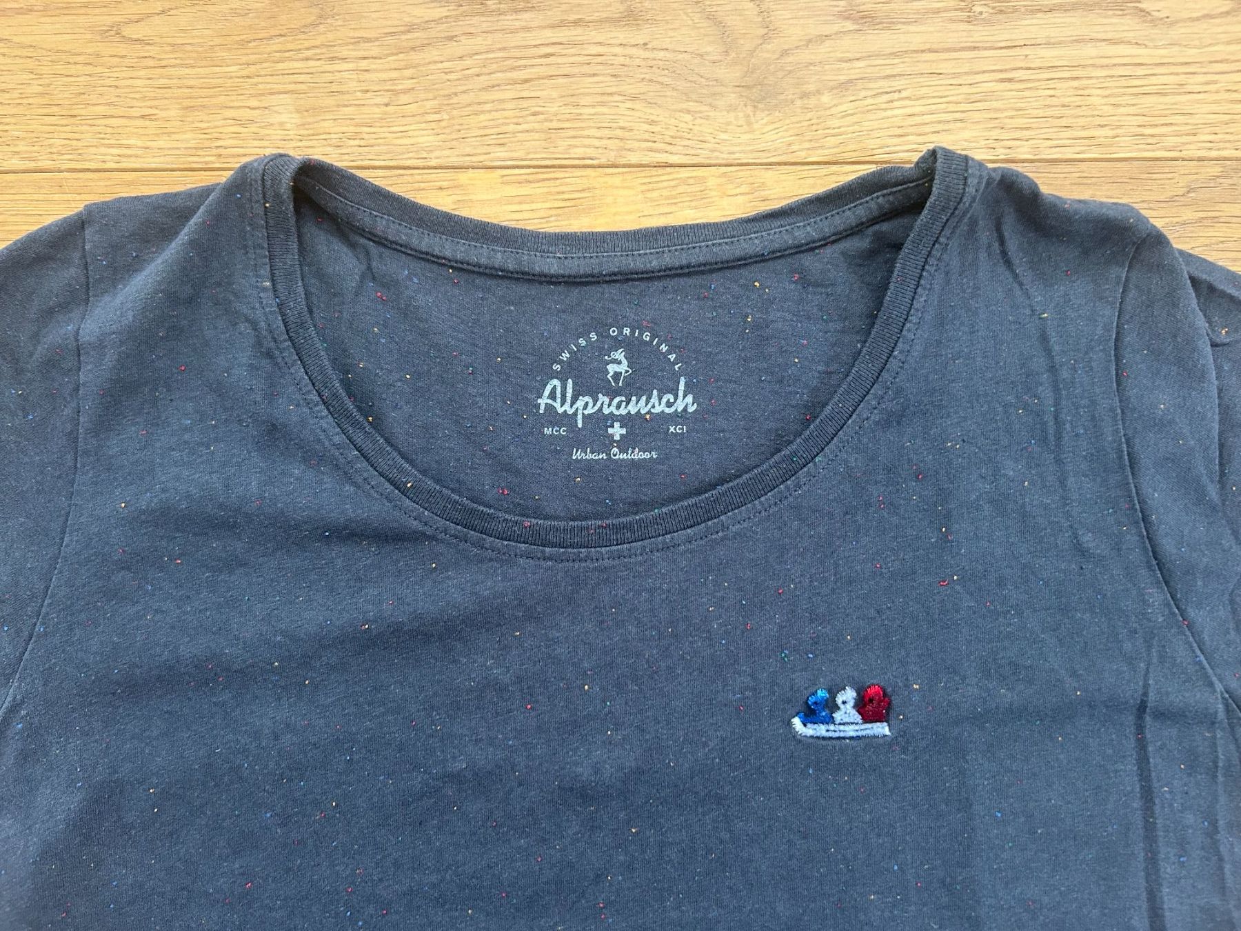 Alprausch T-shirt: Damenshirt ALPRAUSCH "Eichhörnchen" dunkelblau XL – Usato da Grub AR venduto da DukeStatham 1