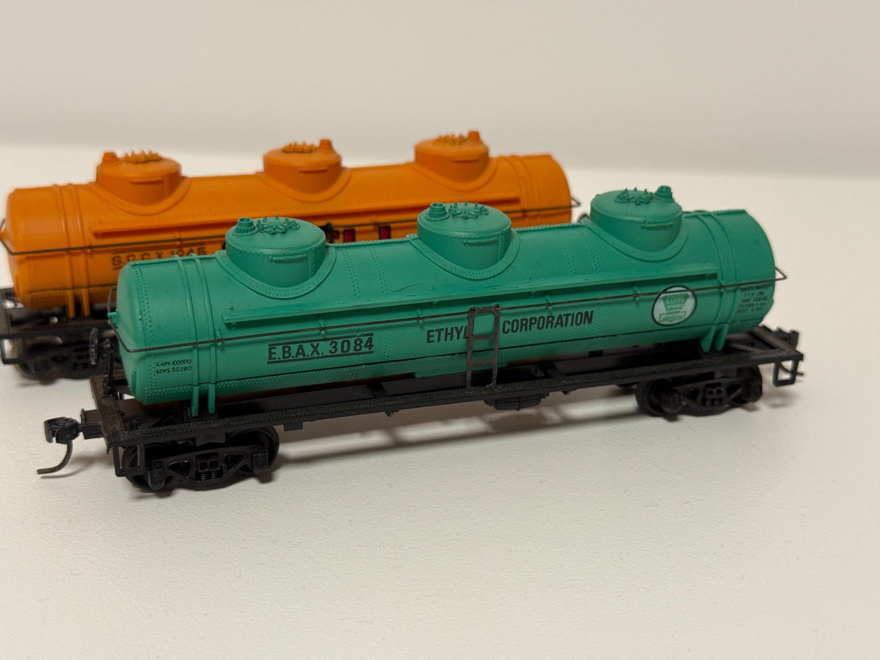 Trains électriques: AHM - 2x 3 Dome Tankwagen – Défectueux à Hergiswil NW par E646.060 3