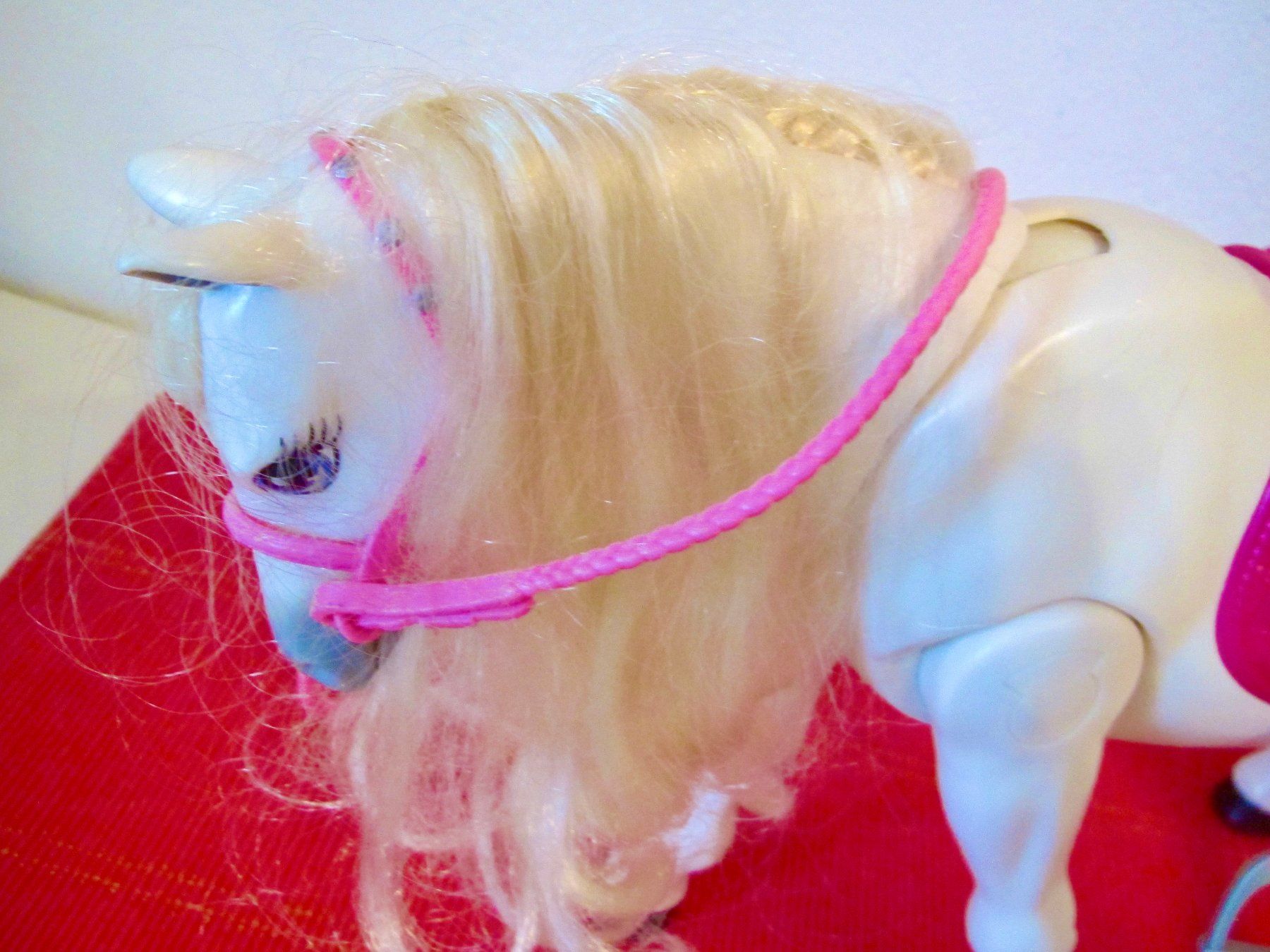 Spielzeuge: CHEVAL BARBIE TORNADO A FONCTIONS – Gebraucht aus Murten von Selliot 6