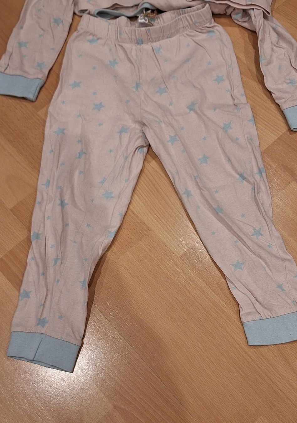 Pigiama & Simili: Kinder Pyjama Sternenmuster rosa  98/104  – Usato da Oberägeri venduto da run_cj6q 1