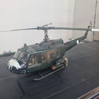 Modellhubschrauber UH-1D Huey, US Army, Vietnam, 1:32 gebaut