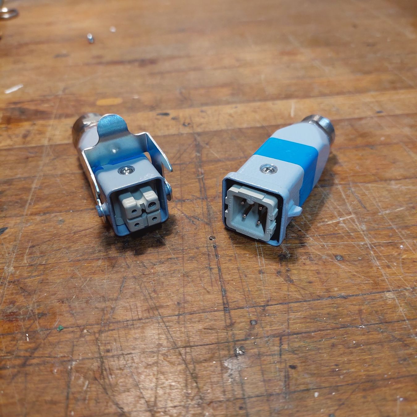 Spine: Kit de connecteur type EPIC® H-A3 / Harting Han 3A – Usato da Belmont-sur-Lausanne venduto da myromega