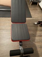 Verstellbare Hantelbank mit Beincurler