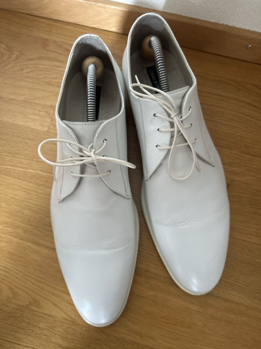Scarpe da uomo: Rosso e Nero White Leather Shoes, Size 43 – Usato da Stäfa venduto da Marillala