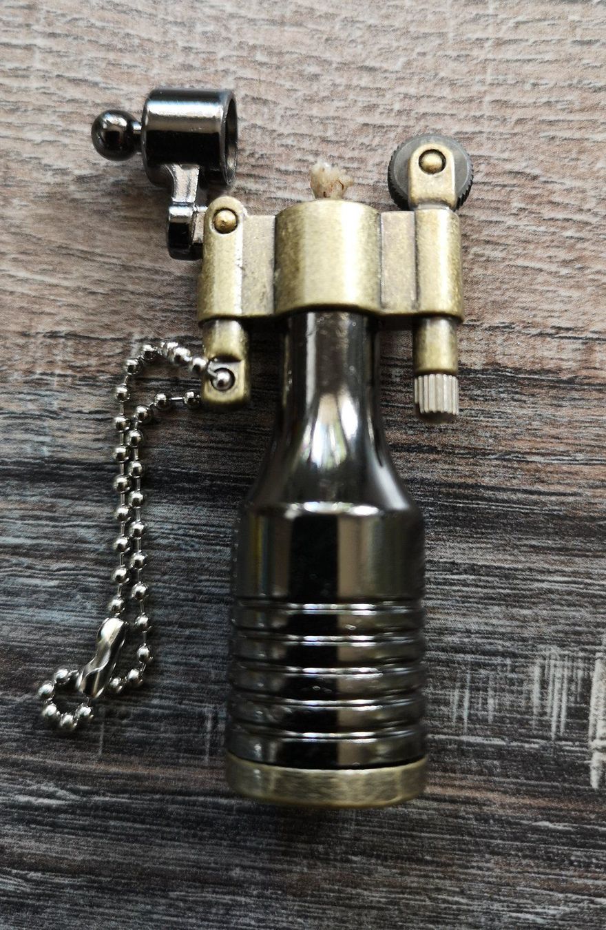 Accendini: Tolles Retro Feuerzeug – Nuovo e nell'imballaggio originale da Herzogenbuchsee venduto da Melissa110 1