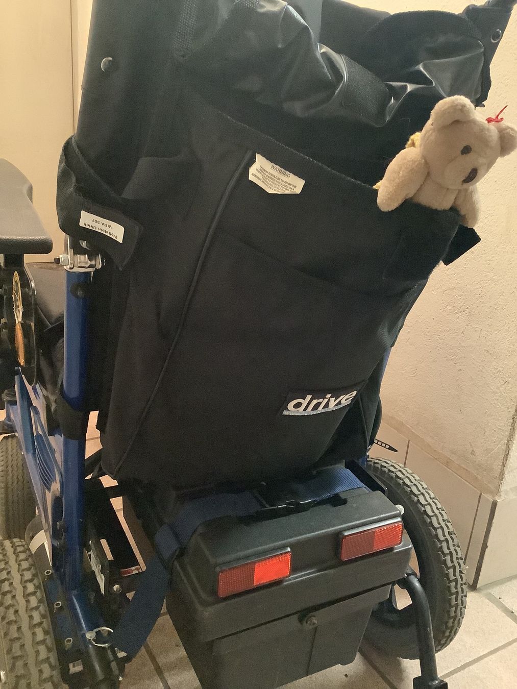 Sedie a rotelle: Elektro-Rollstuhl COBRA 320 – Usato da Bern venduto da pdm77 4