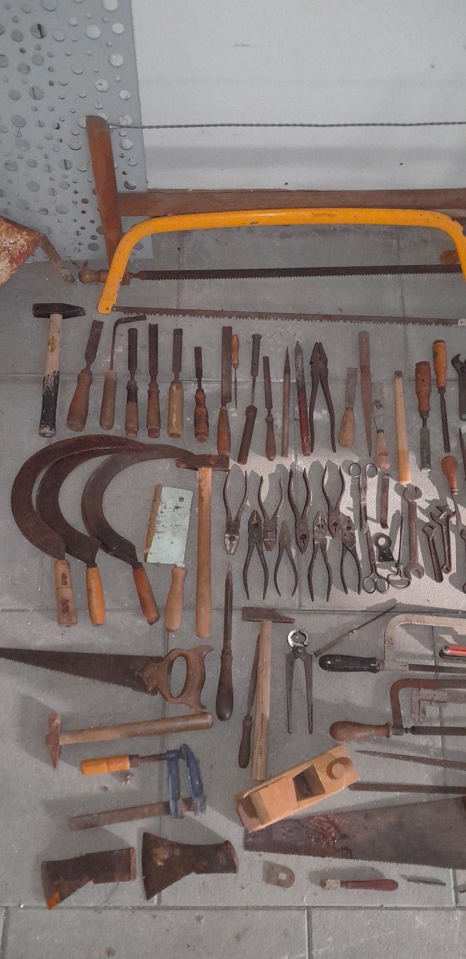 Tutti gli attrezzi: Altes Werkzeug – Usato da Liesberg venduto da Ragged 1