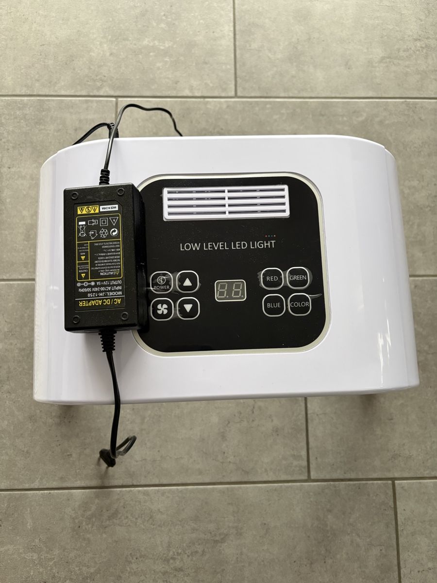 Attrezzature mediche: PDT LED-Lichttherapiegerät – Nuovo (secondo la descrizione) da Endingen venduto da Gk5543