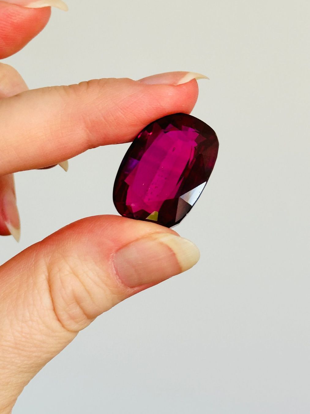 Pietre preziose: 47.35 Ct Certified Loose Gemstone – Nuovo e nell'imballaggio originale da Genève venduto da AWWA 2