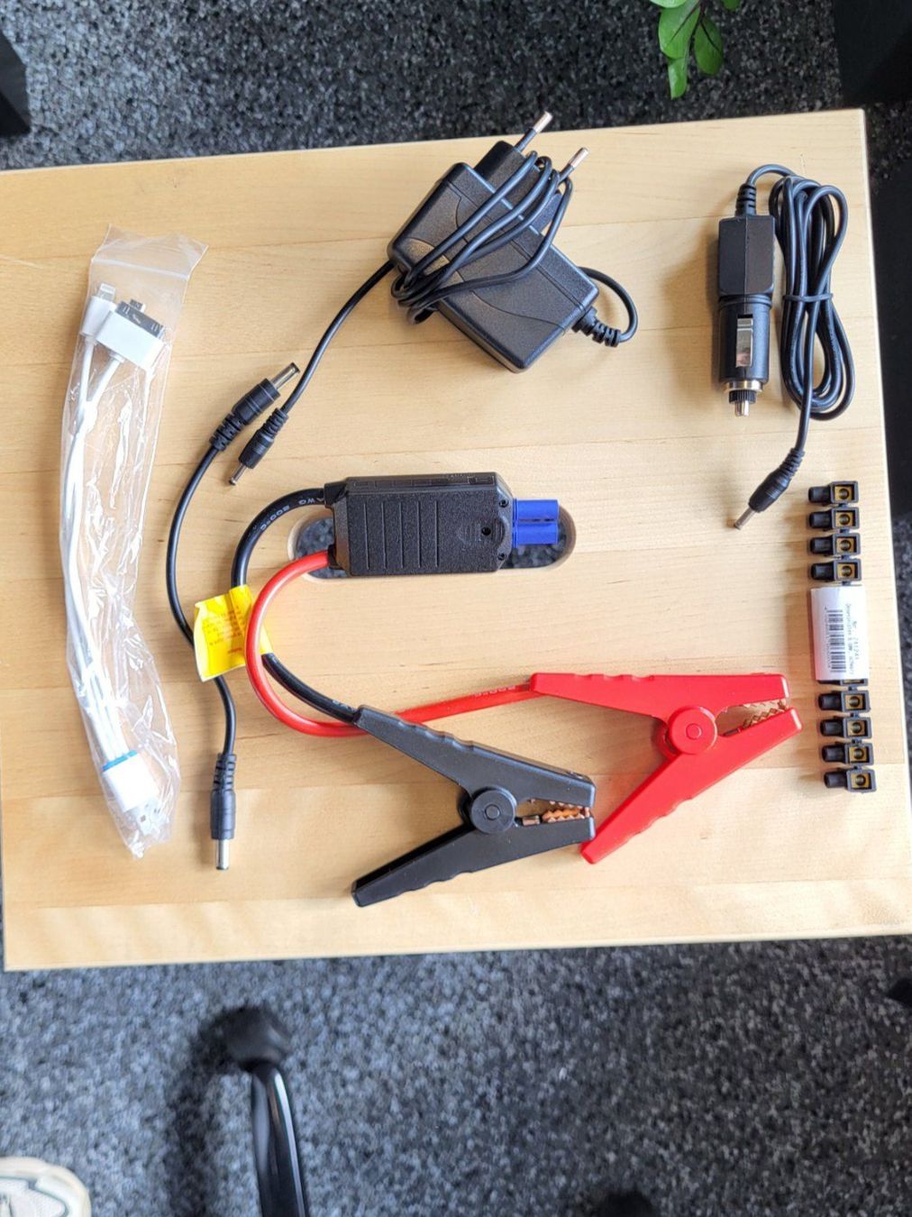 Caricabatterie: Monsterboost Plus Starthilfe PBS 012600, neuwertig – Nuovo (secondo la descrizione) da Rümlang venduto da Greenliff 5